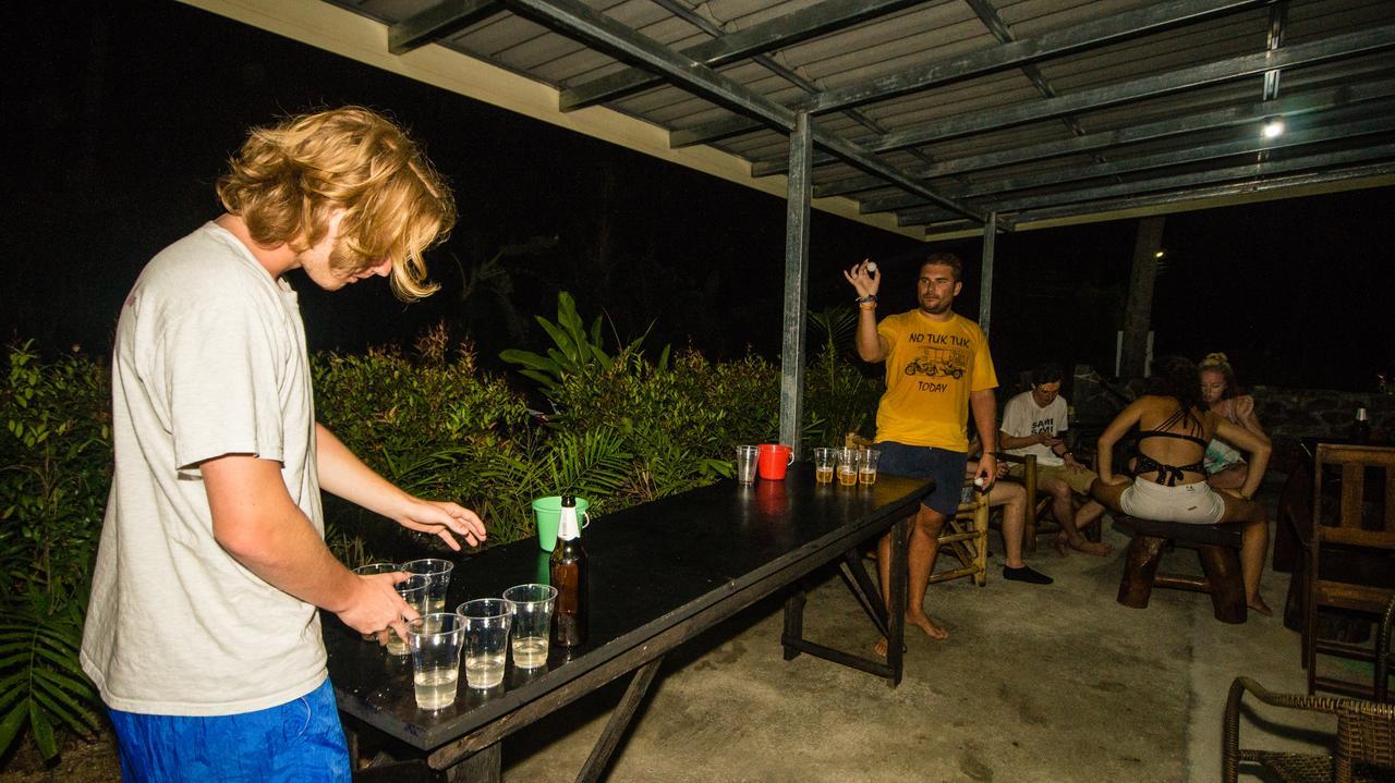 Love Station Hostel Баан Тай Экстерьер фото